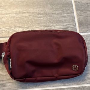 Lululemon belt bag 1L red merlot